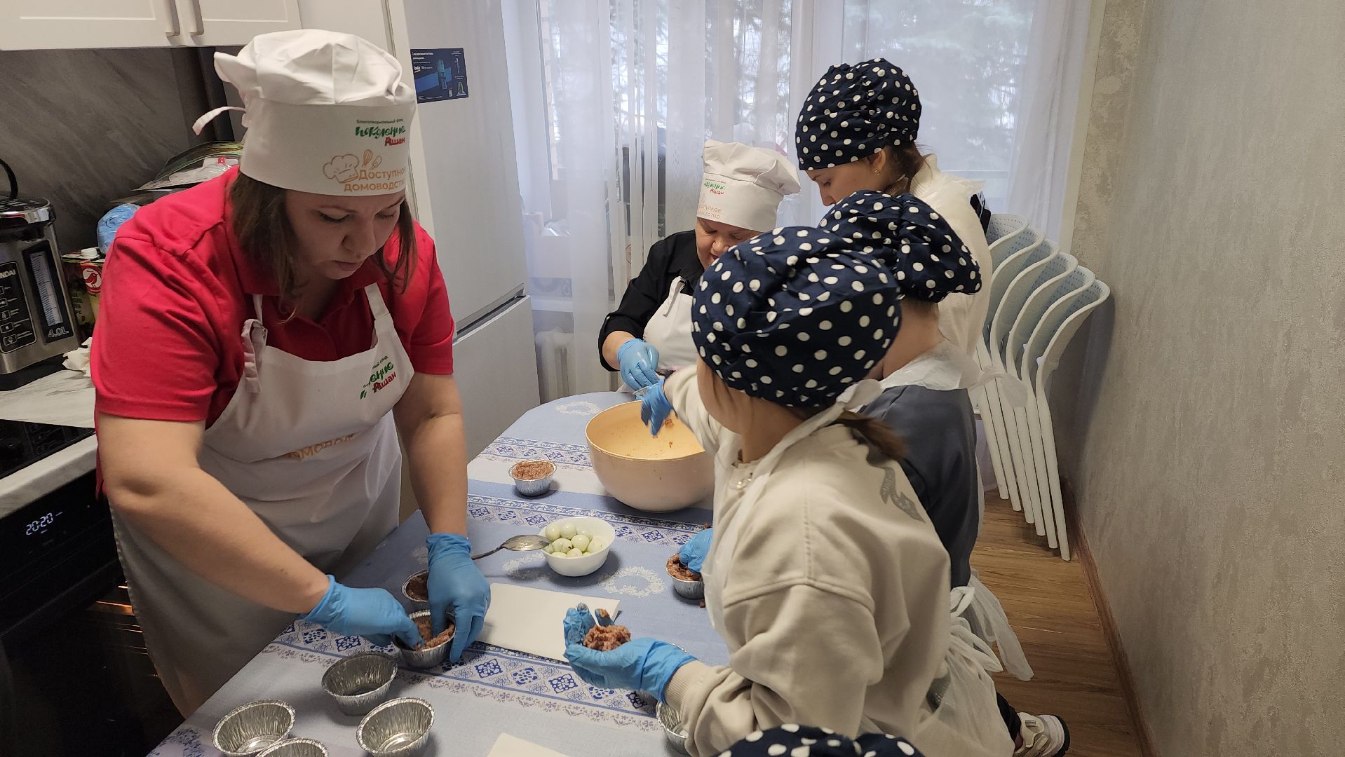 ивантеевка, центр социального обслуживания, дети с особенностями развития, мастер-класс,кухня, пирожные, социализация детей,