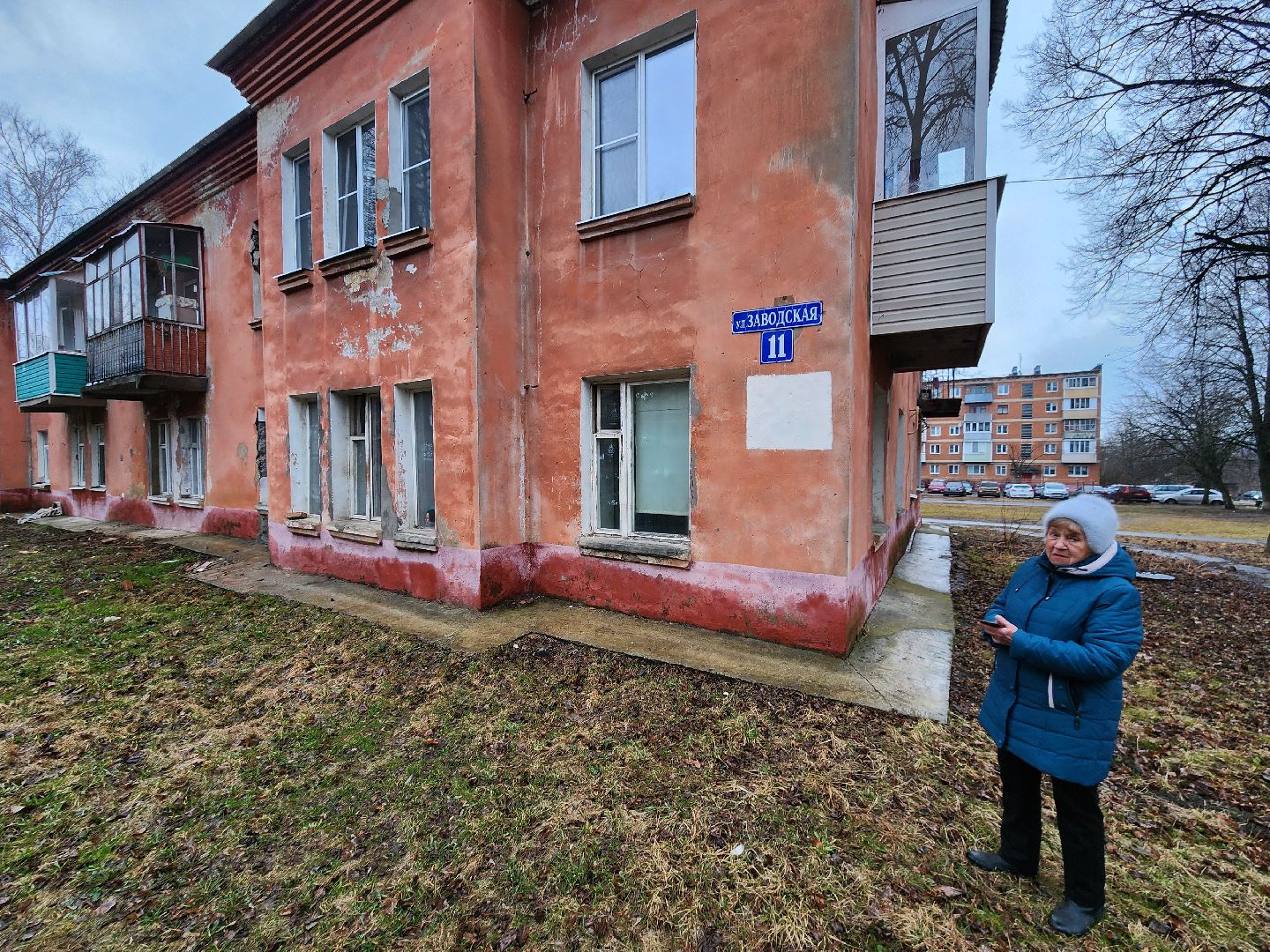 Чехов, поселок Любучаны, выездная администрация, встреча с жителями, обращения граждан, улица Заводская, текущий ремонт, отмостка, фасад, цоколь, мбу чеховское благоустройство,