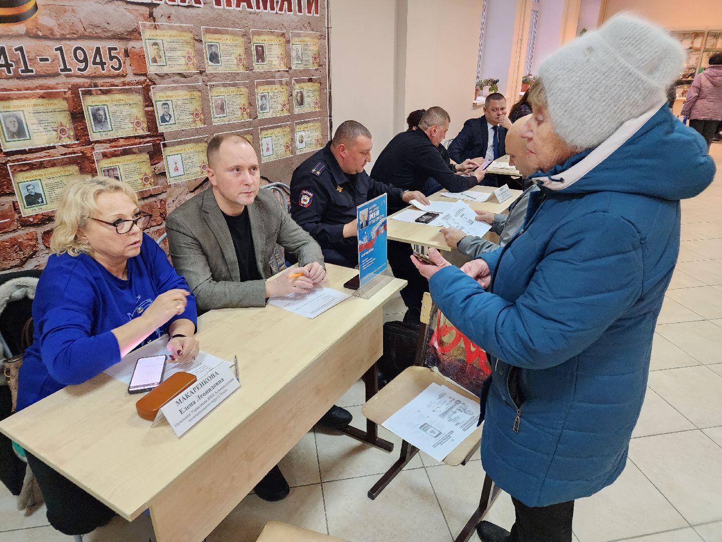 Чехов, поселок Любучаны, выездная администрация, встреча с жителями, обращения граждан, улица Заводская, текущий ремонт, отмостка, фасад, цоколь, мбу чеховское благоустройство,