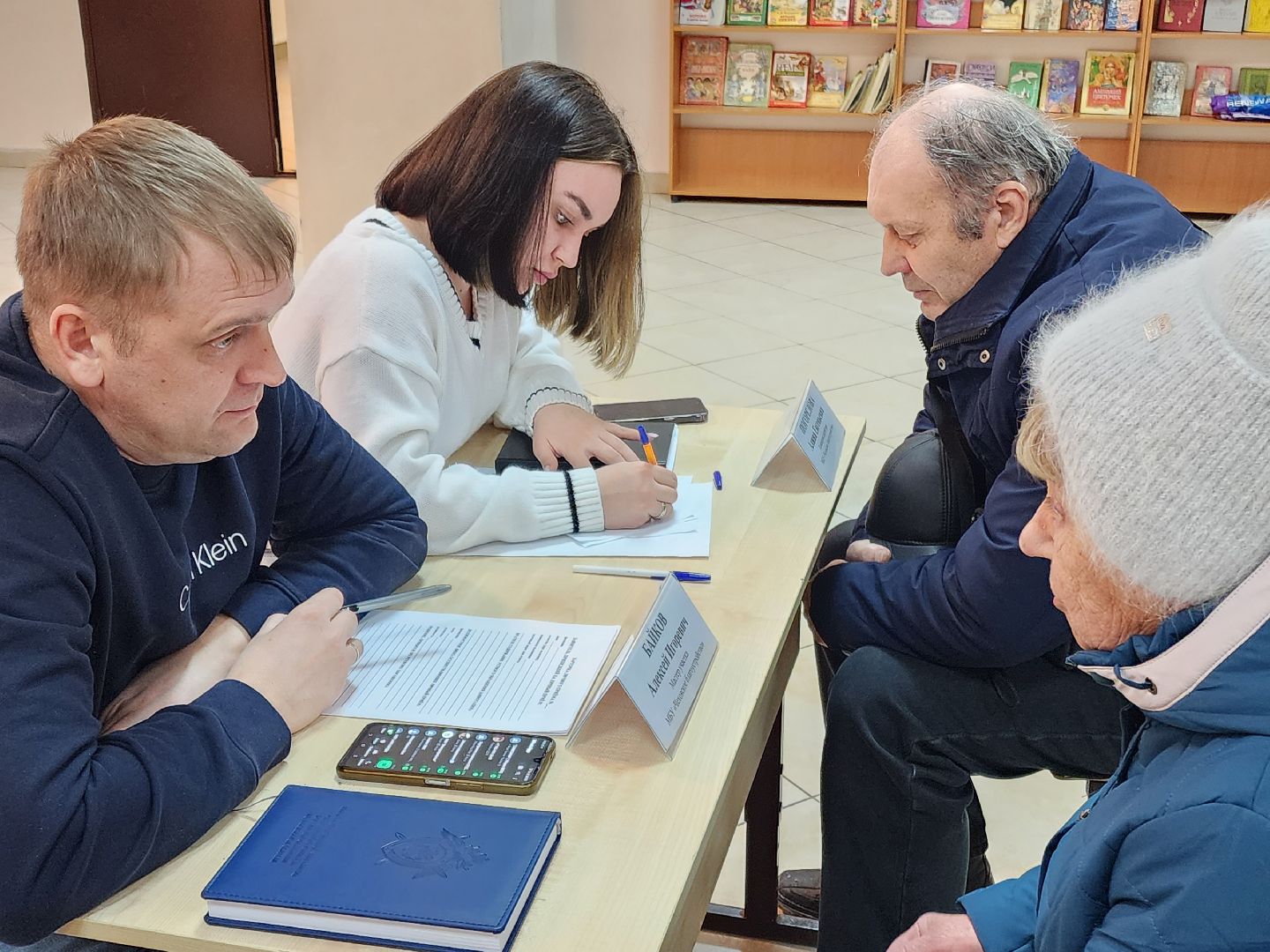 Чехов, поселок Любучаны, выездная администрация, встреча с жителями, обращения граждан, улица Заводская, текущий ремонт, отмостка, фасад, цоколь, мбу чеховское благоустройство,