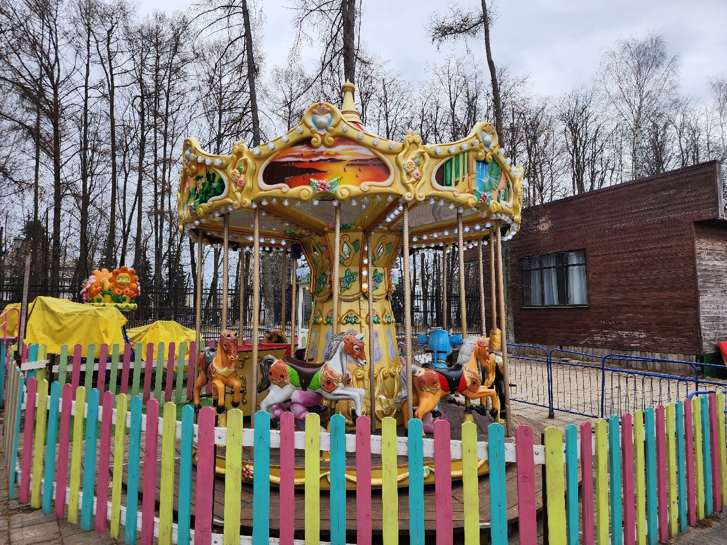 сергиев посад, парк чудес, аттракционы, лебеди,