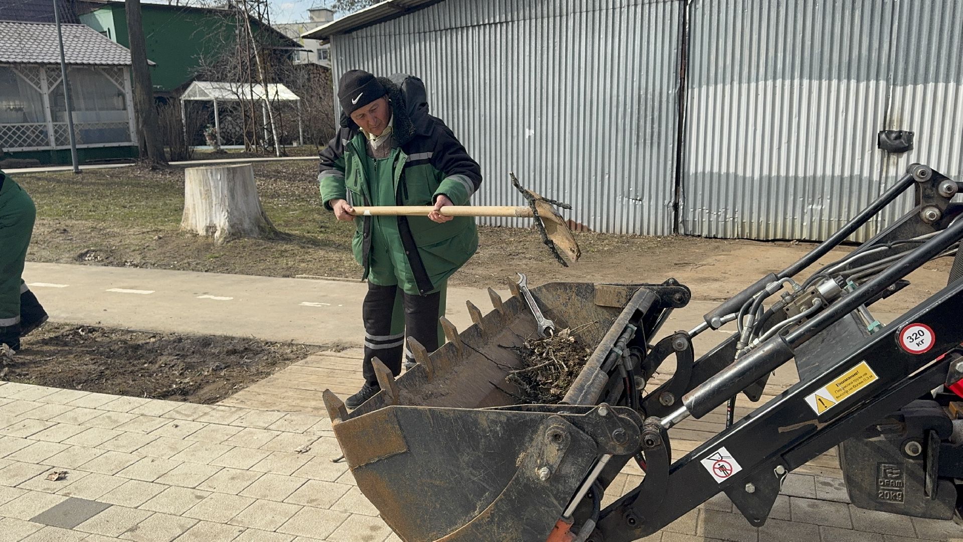 солнечногорск, городской парк, уборка територии, жители, опиловка деревьев,