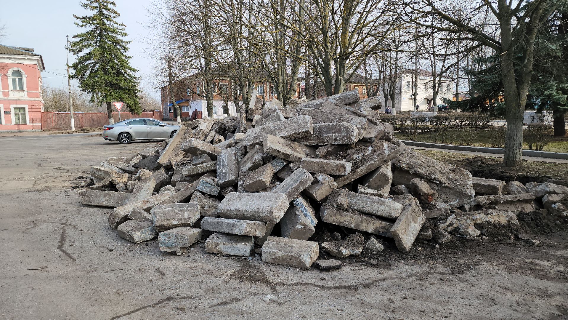 кашира, благоустройство, сквер пушкина, тротуарная плитка, демонтаж, строительство, комфортная среда,