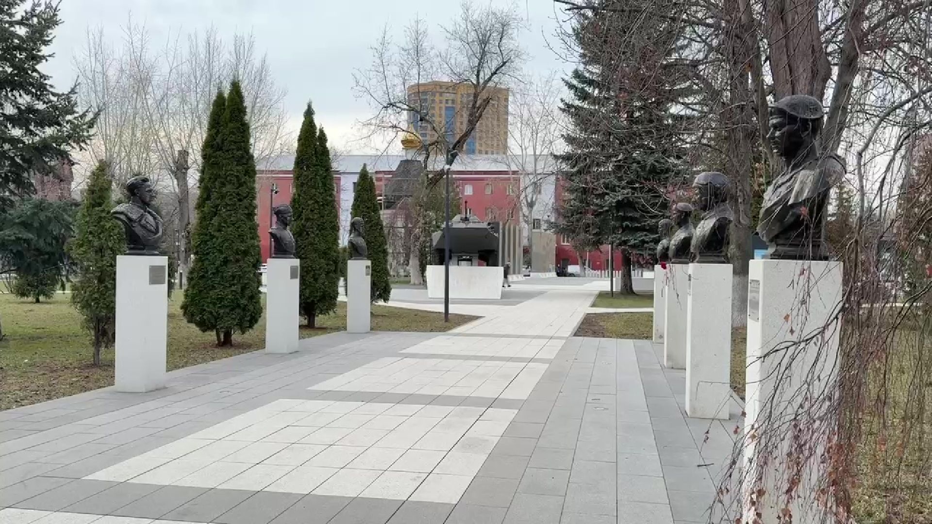 реутов, сквер, троицкий храм, благоустройство, деревья,