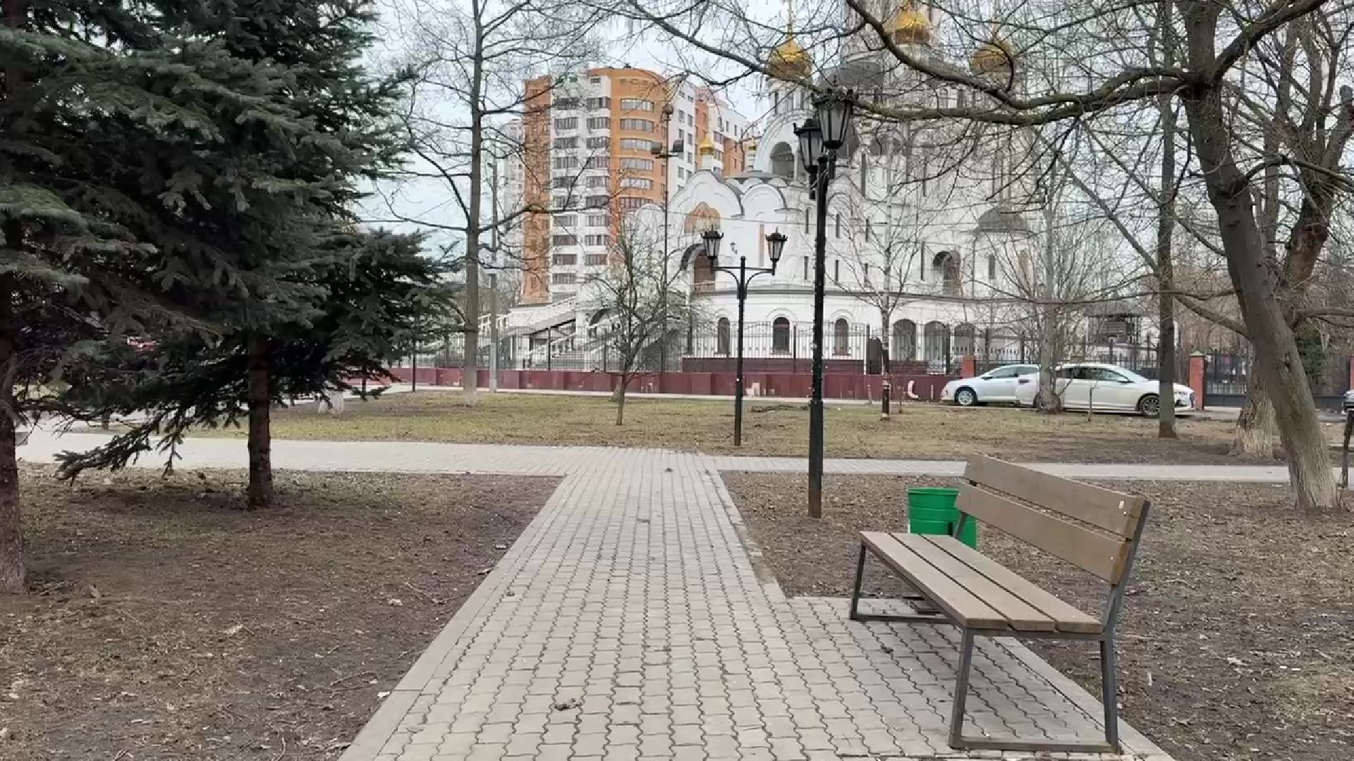 реутов, сквер, троицкий храм, благоустройство, деревья,