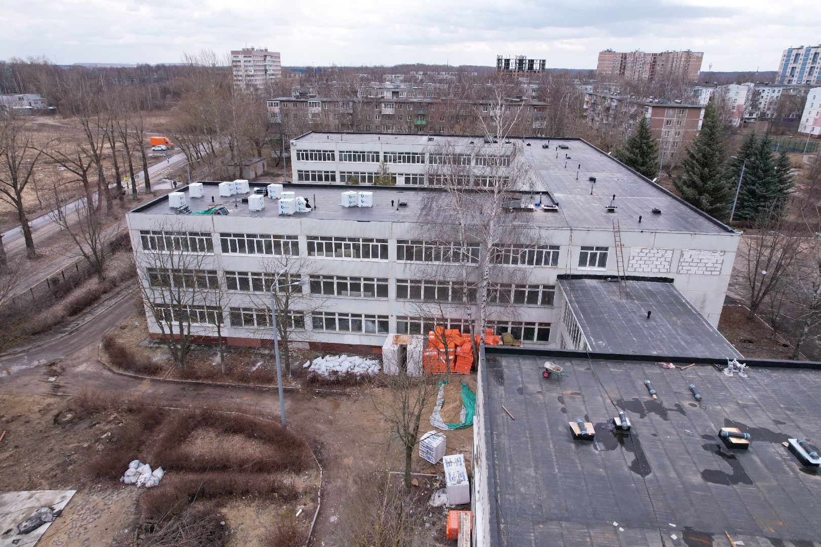 капремонт школы 30 в Электроуглях, видео с коптера,