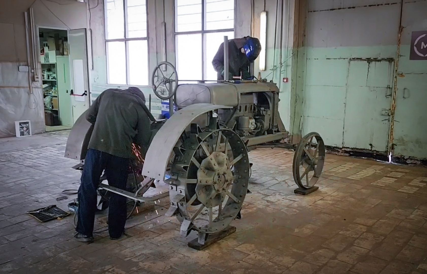 Бронницы, Реставрация трактора У-2, Автомобильно-дорожный колледж,