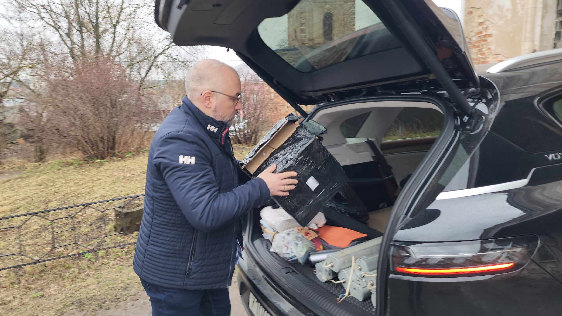 серпухов, волонтеры, спецоперация, гуманитарная помощь, улица калужская, распятский храм,