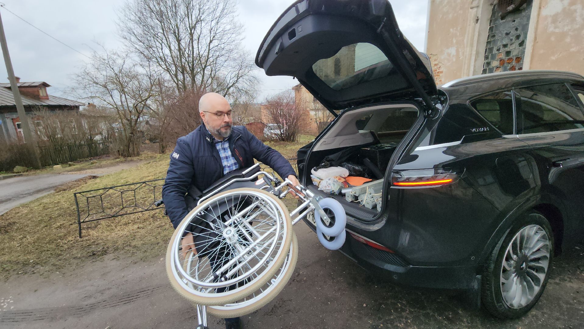 серпухов, волонтеры, спецоперация, гуманитарная помощь, улица калужская, распятский храм,