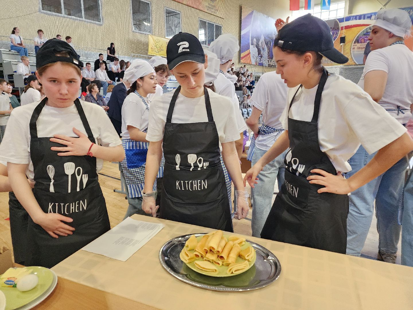 чехов, кулинарный поединок, выпекание блинов, межрегиональный форум, училища олимпийского резерва, здоровое питание, подготовка спортсменов, национальная кухня,