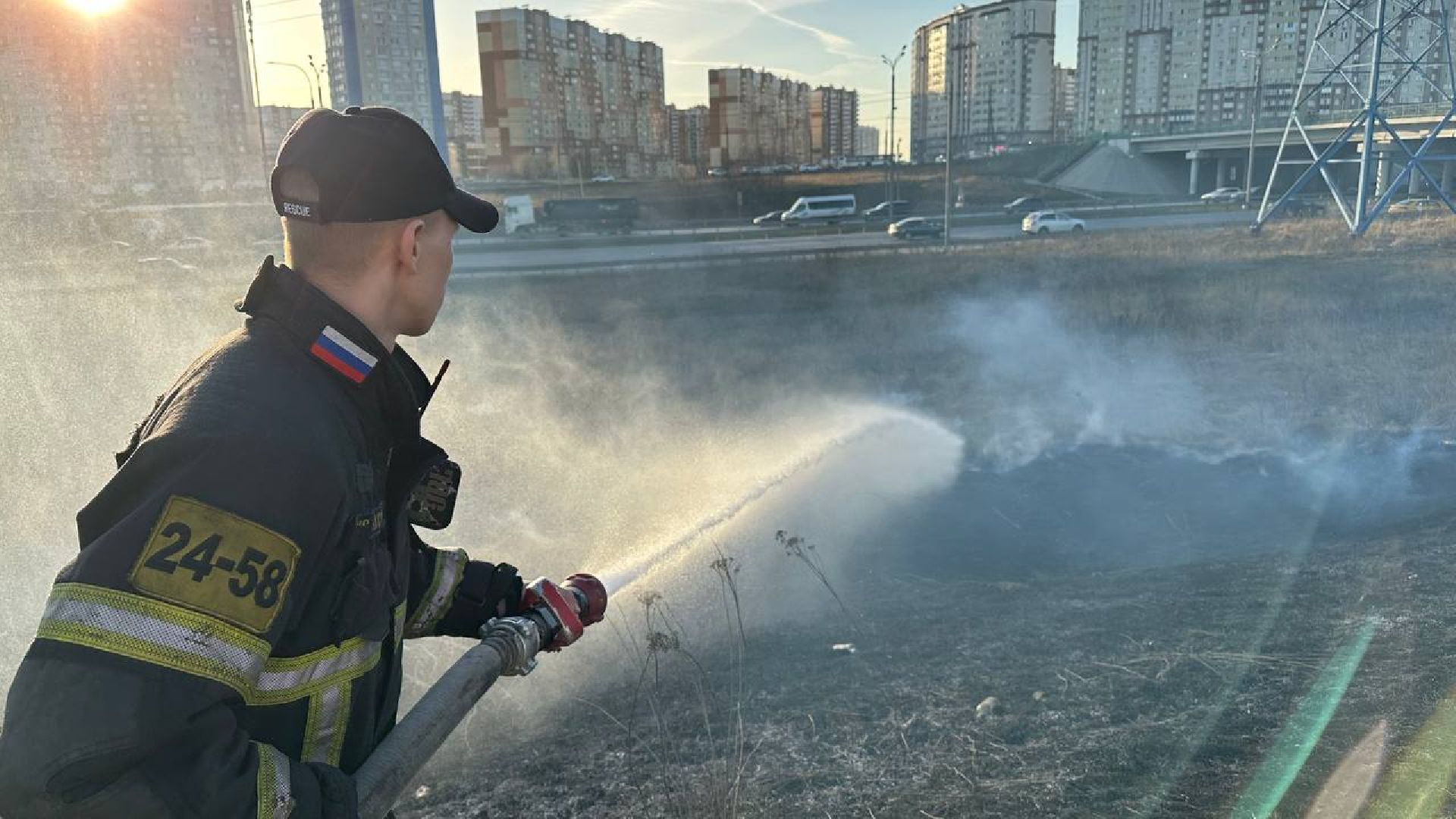 домодедово, пожар, тушение, горение травы,