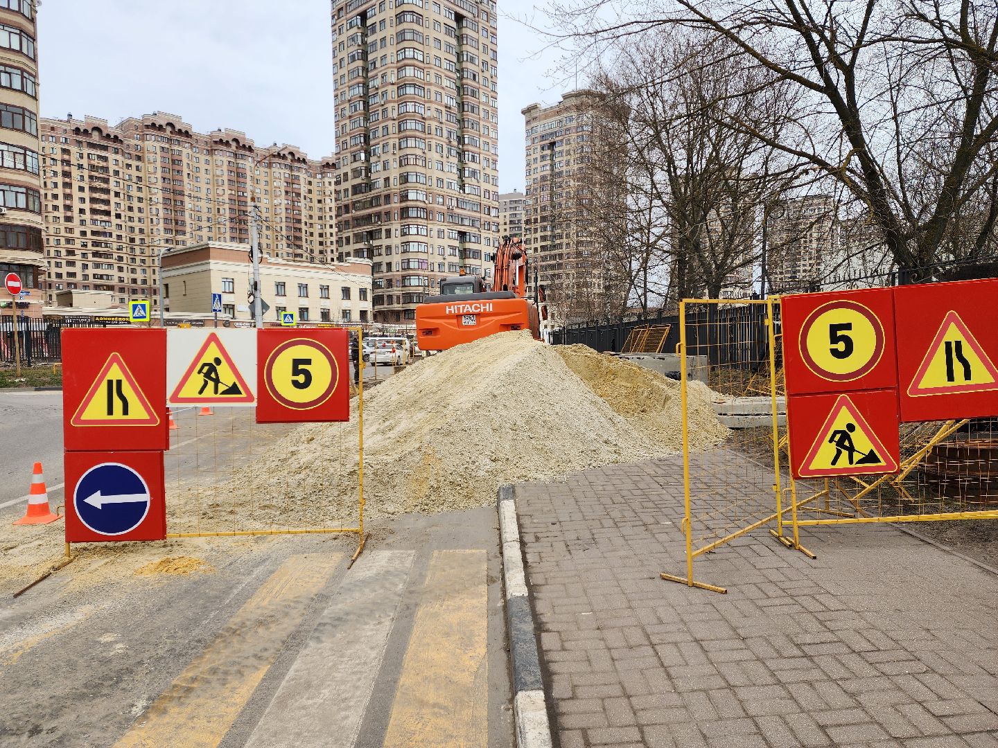 раменское, строительство, жкх, на улице мира прокладывают ливневую канализацию,