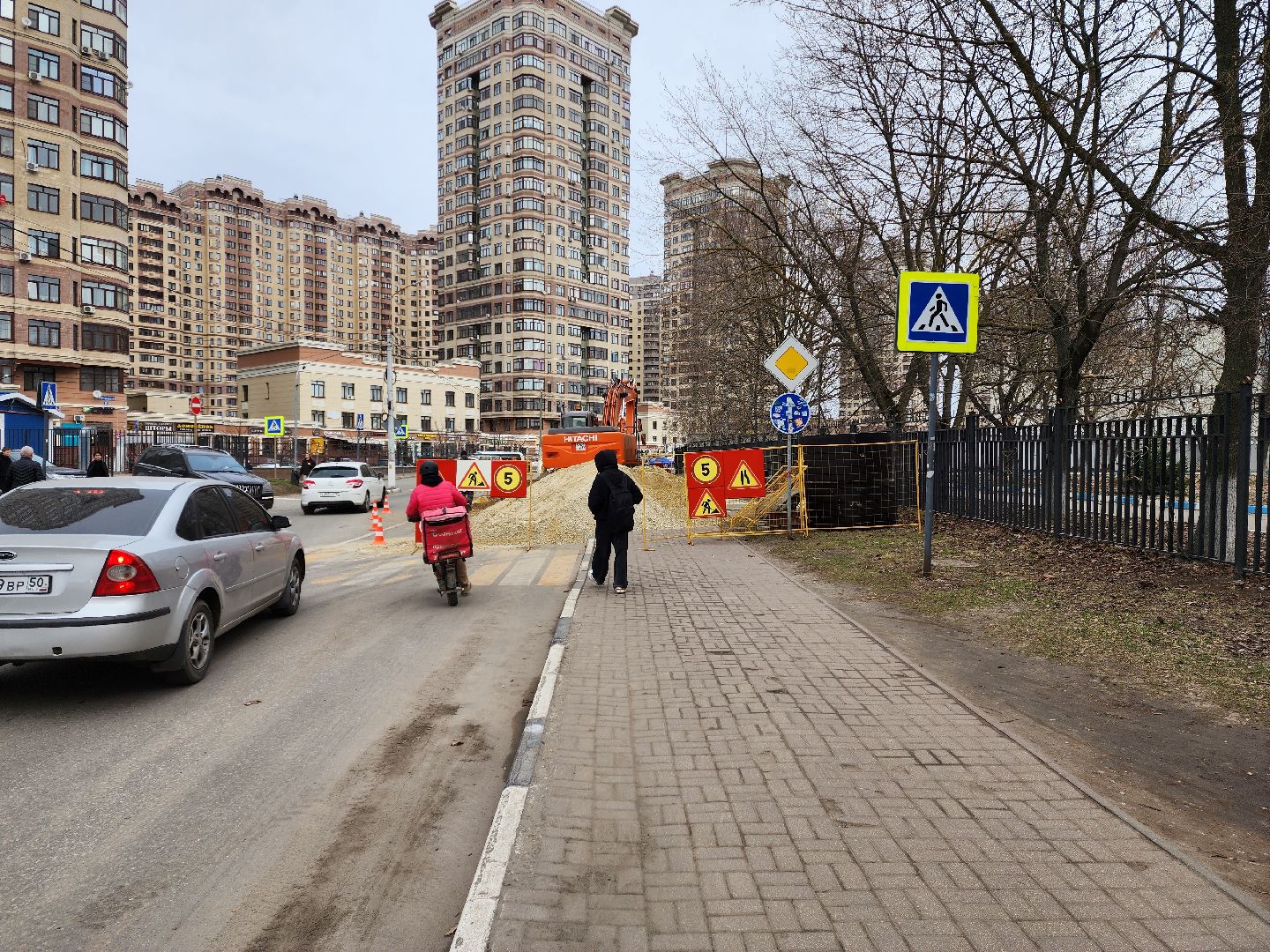 раменское, строительство, жкх, на улице мира прокладывают ливневую канализацию,