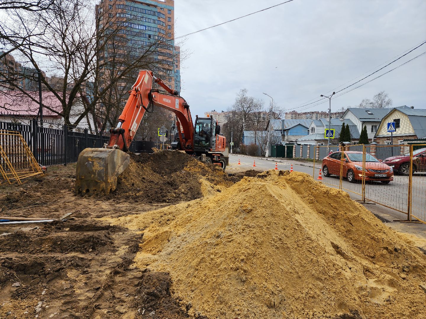 раменское, строительство, жкх, на улице мира прокладывают ливневую канализацию,