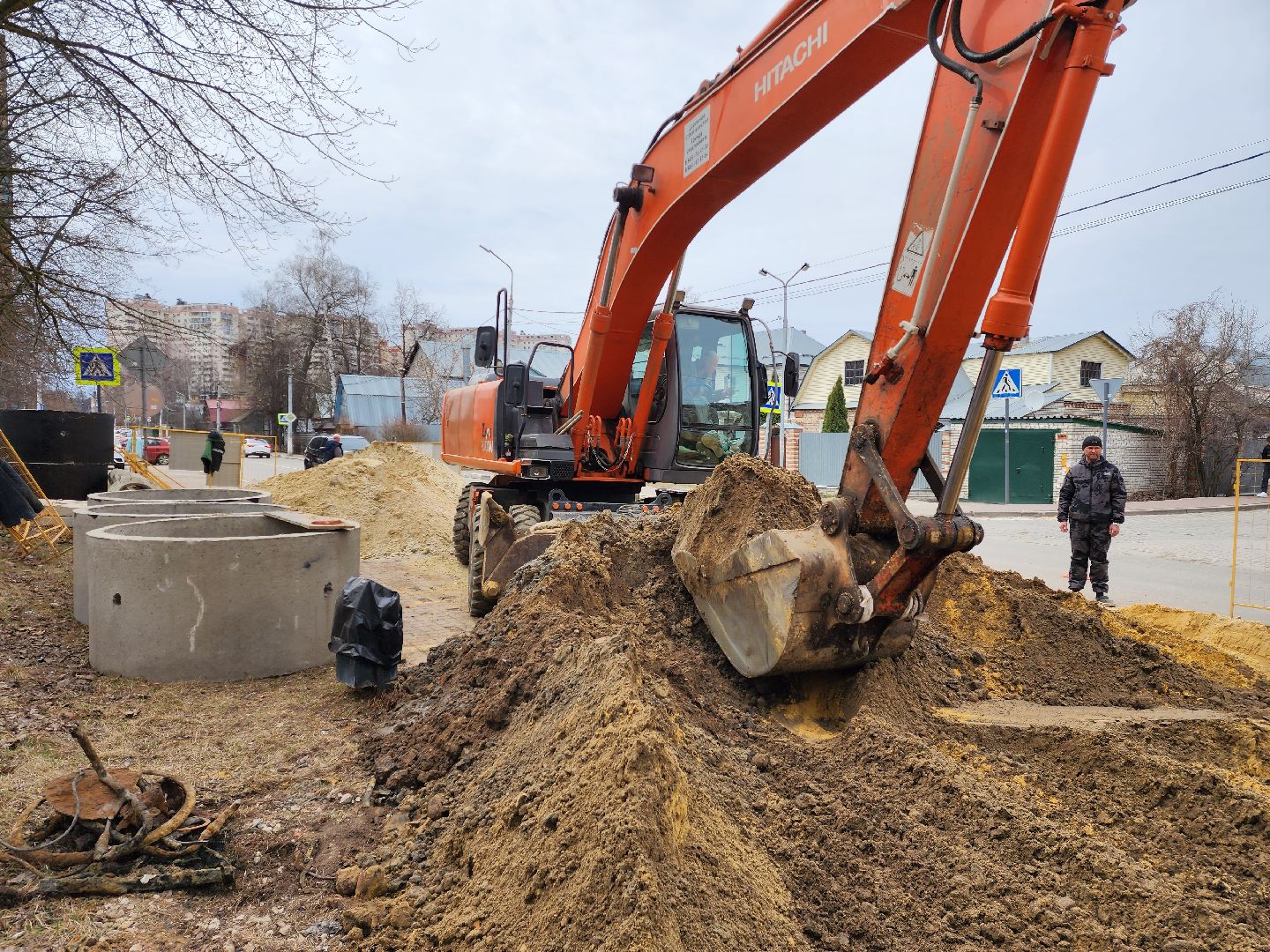 раменское, строительство, жкх, на улице мира прокладывают ливневую канализацию,