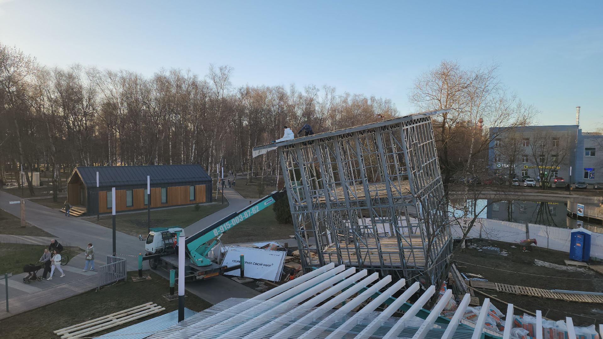 Переврнутый дом, Парк, Лобня,