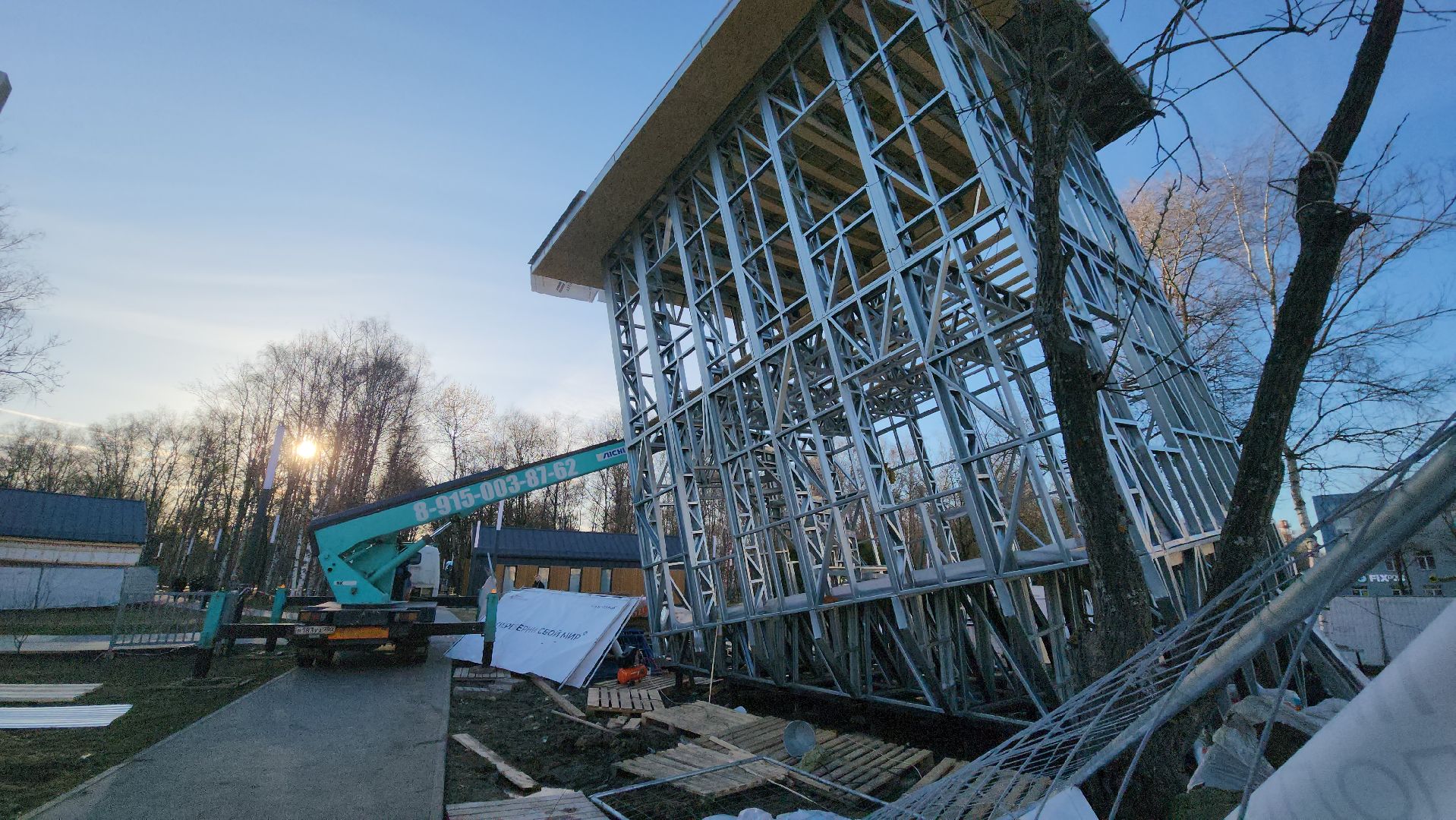 Переврнутый дом, Парк, Лобня,