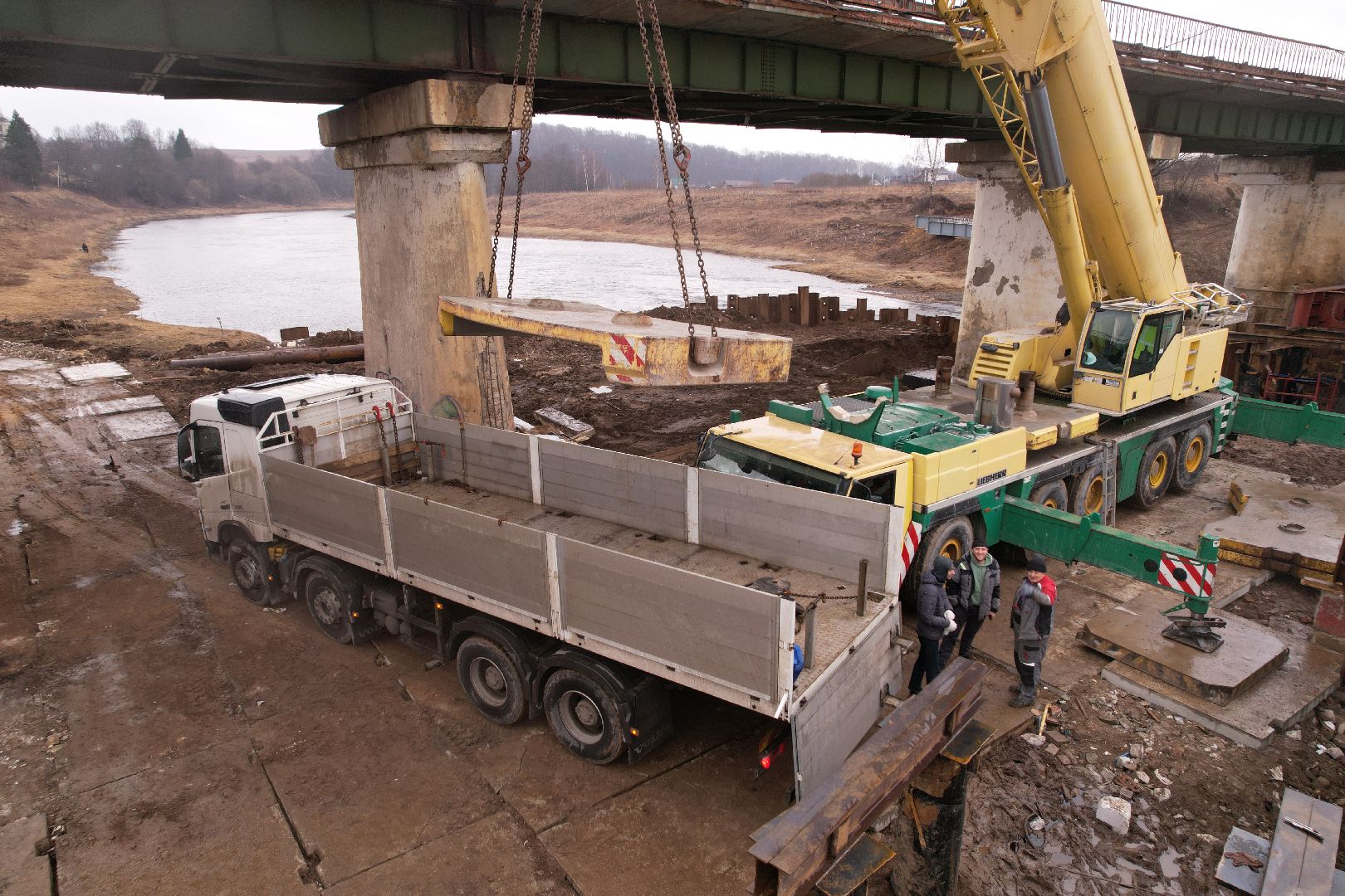 реконструкция моста в деревне Поречье, видео с коптера, ремонт моста в Рузе,