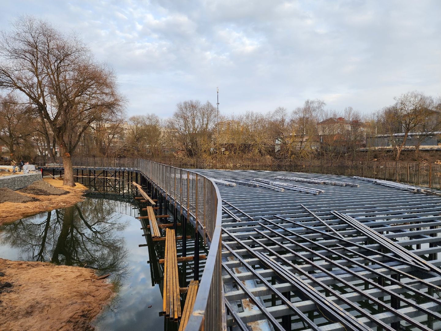 чехов, улица береговая, река теребенка, набережная, благоустройство, реконструкция, строительство, пирс, пешеходные зоны, деревянные настилы,