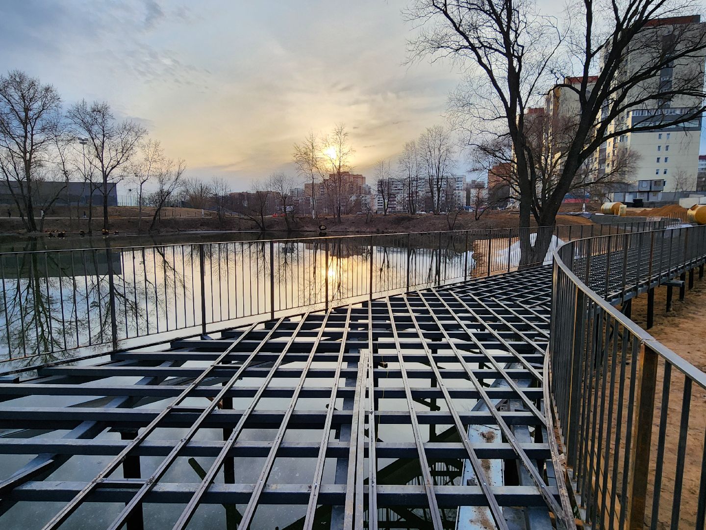 чехов, улица береговая, река теребенка, набережная, благоустройство, реконструкция, строительство, пирс, пешеходные зоны, деревянные настилы,