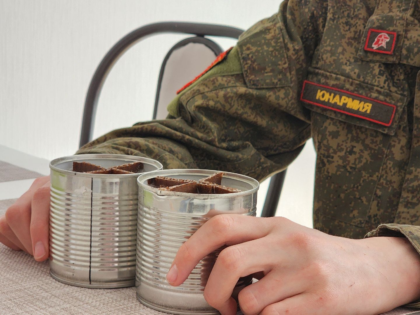 помощь бойцам, гумпомощь, гуманитарная помощь, школьник, окопные свечи,