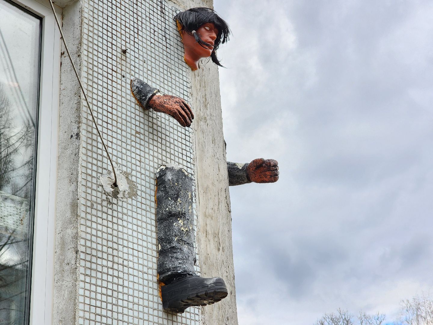 Чехов, деревня Алексеевка, поселок Чернецкое, Чехов-7, улица Победы 16, благоустройство двора, необычные фигуры, инсталляции, озеленение, Владимир Журбас, Светлана Журбас,