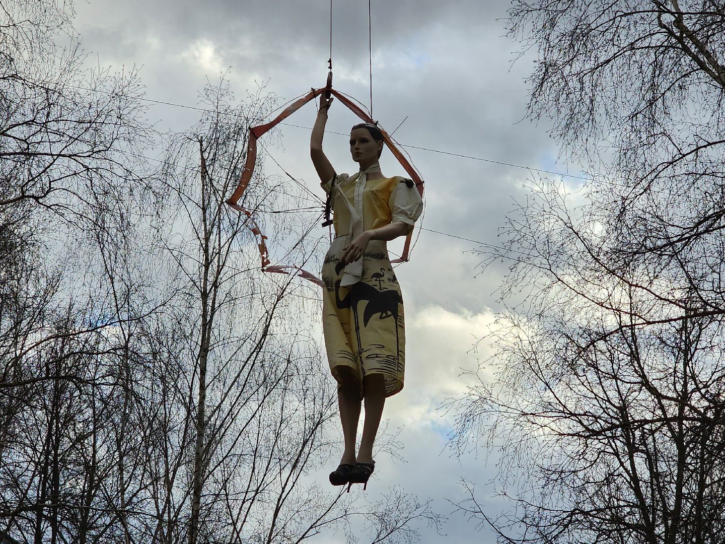 Чехов, деревня Алексеевка, поселок Чернецкое, Чехов-7, улица Победы 16, благоустройство двора, необычные фигуры, инсталляции, озеленение, Владимир Журбас, Светлана Журбас,