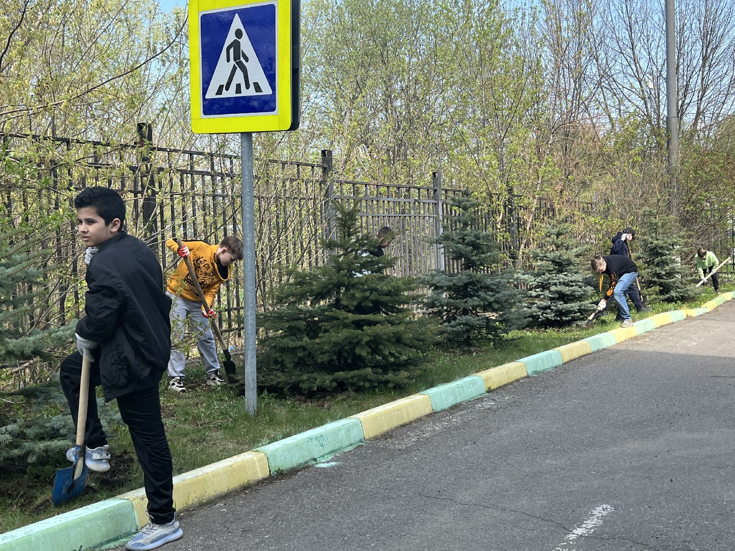 Химки, микрорайон Планерная, лицей №15, школа, дети, субботник, уборка