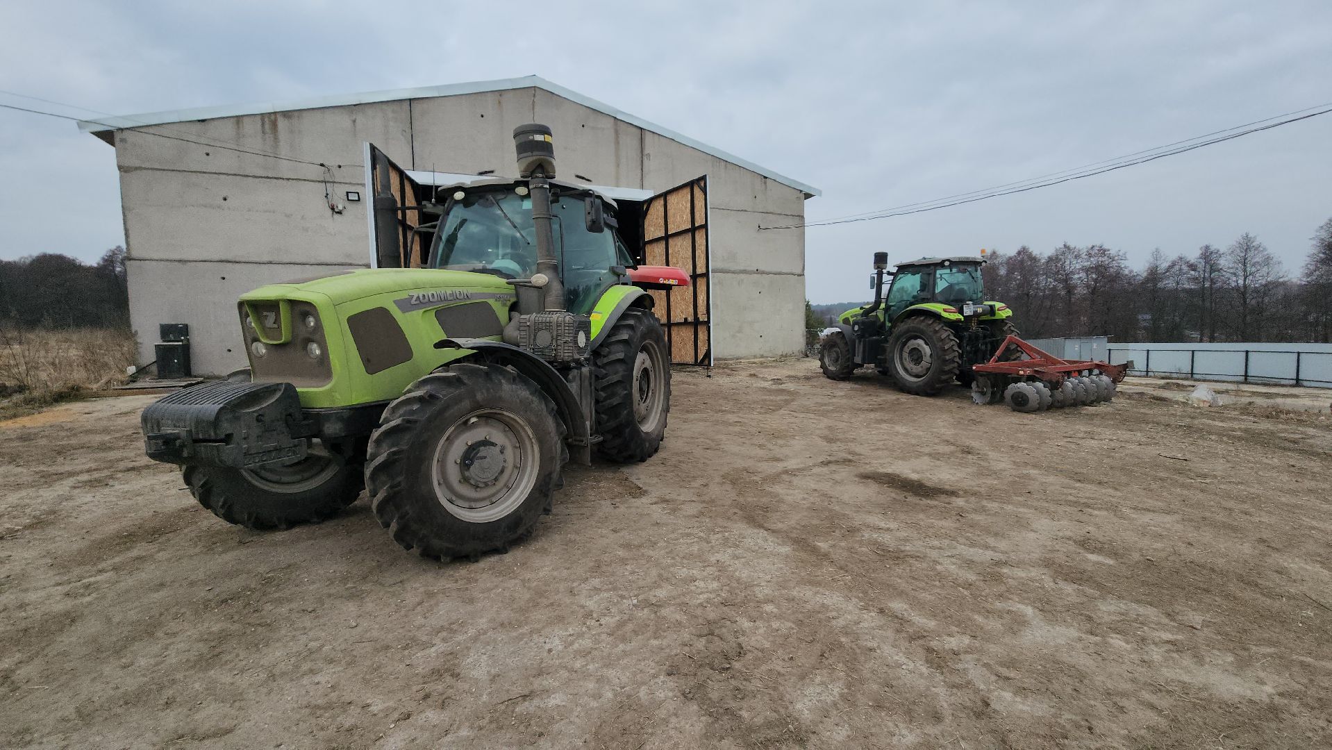 серпухов, деревня игумново, подготовка к посевной, новая сельхозтехника, сельское хозяйство,