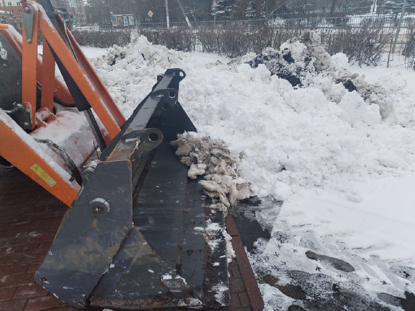красноармейск, городской округ пушкинский, снег в апреле, уборка города от снега,