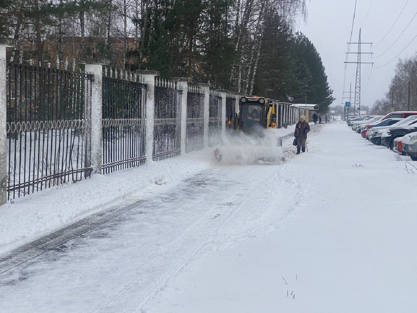 красноармейск, городской округ пушкинский, снег в апреле, уборка города от снега,