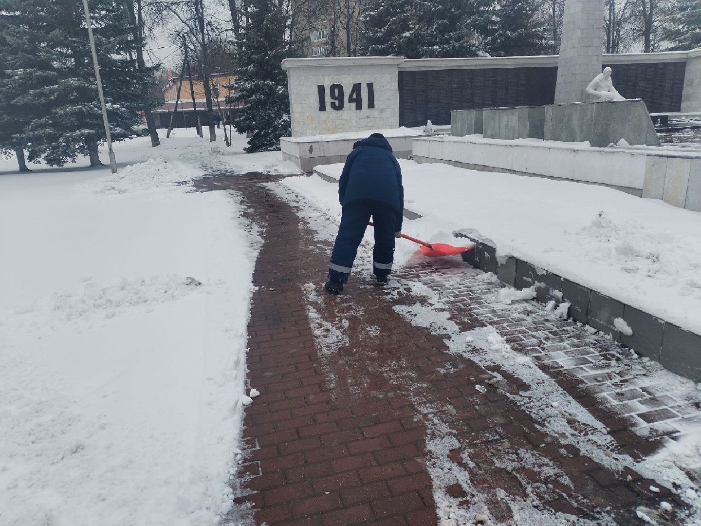 красноармейск, городской округ пушкинский, снег в апреле, уборка города от снега,