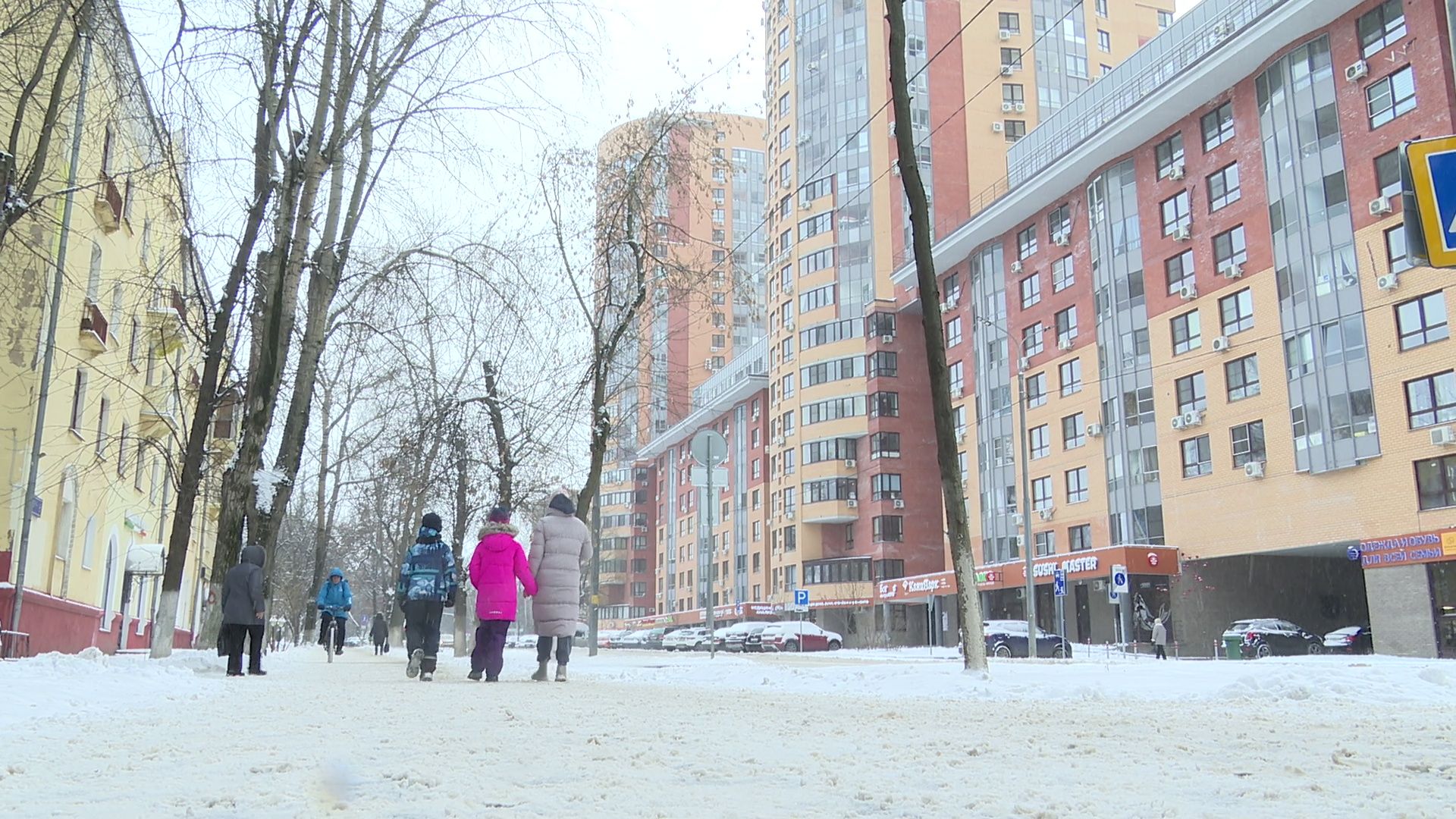 реутов, снегопад, снег в апреле, уборка снега, трактор, дворники,