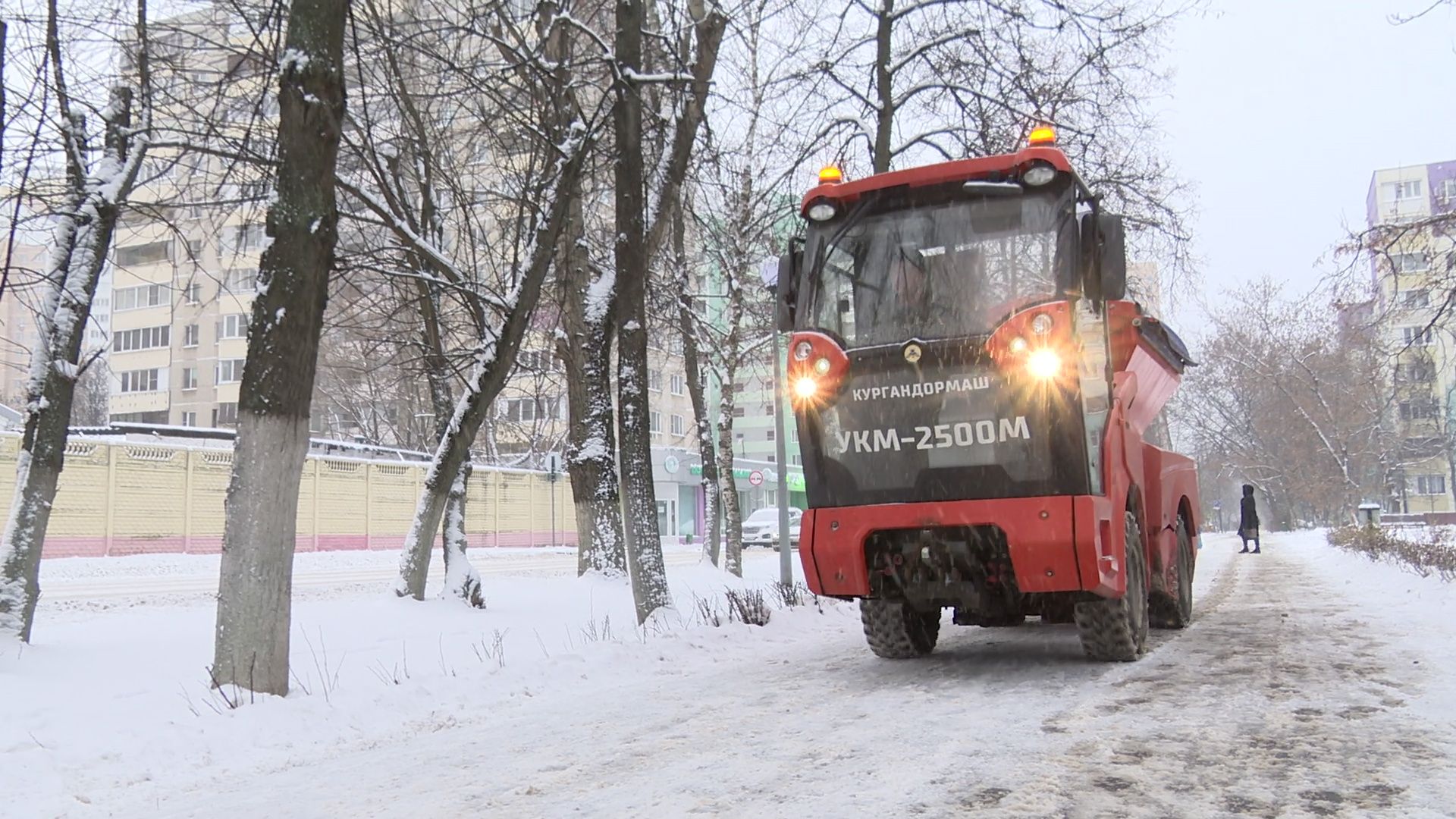 реутов, снегопад, снег в апреле, уборка снега, трактор, дворники,