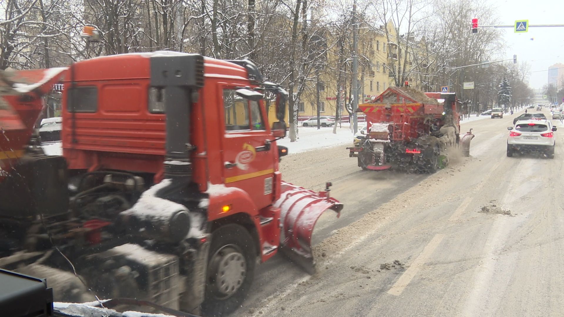 реутов, снегопад, снег в апреле, уборка снега, трактор, дворники,