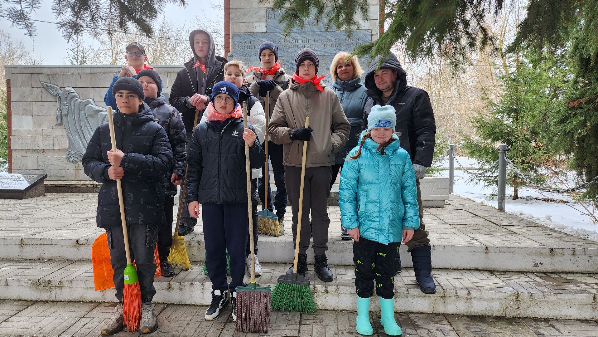 жкх, благоустройство, цвпв, памятник, субботник, дети, память, 9 мая, уборка,