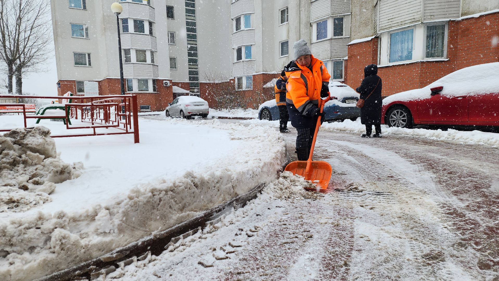 снегопад, истра, уборка дворов, благоустройство,