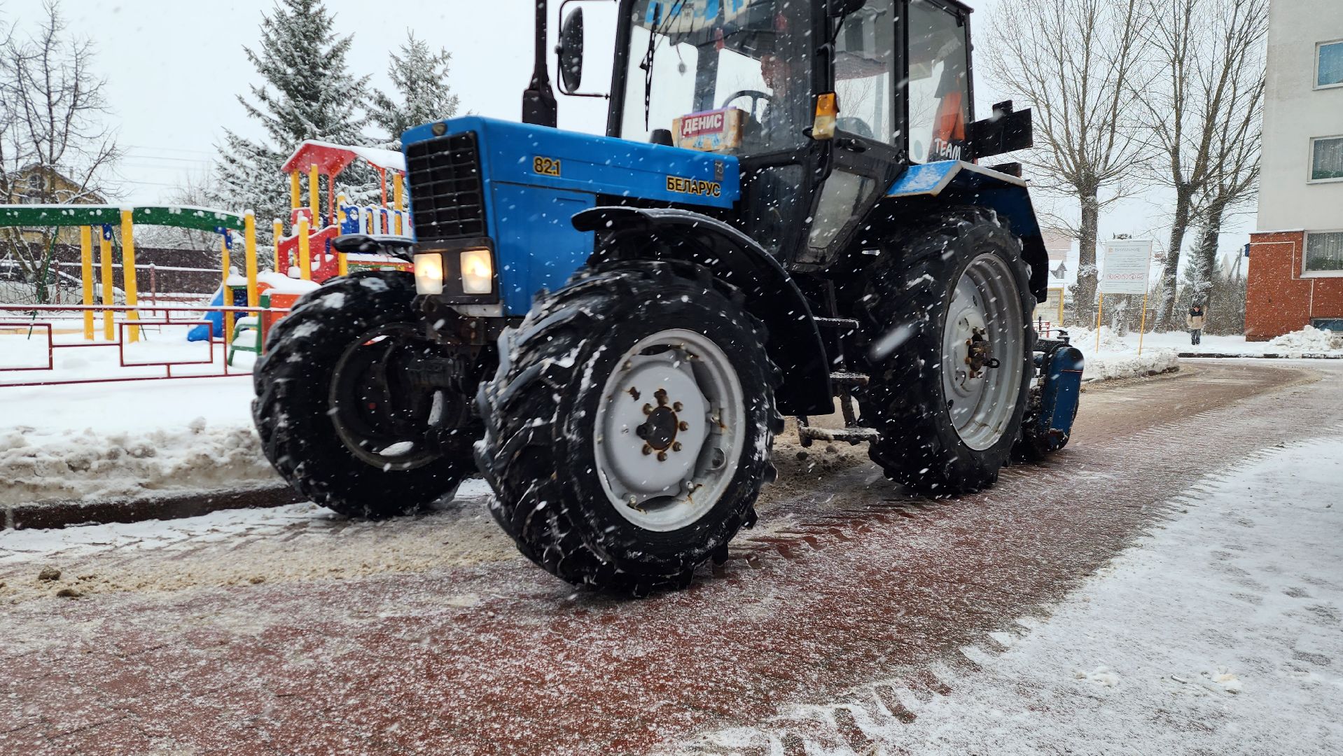 снегопад, истра, уборка дворов, благоустройство,