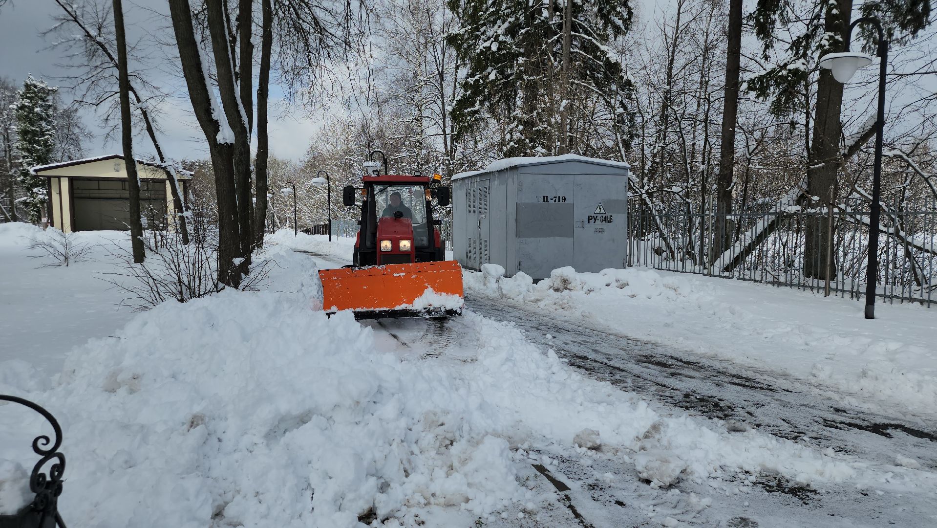 уборка снега, апрельский снегопад, погода, Глуховский парк, Богородский городской округ,