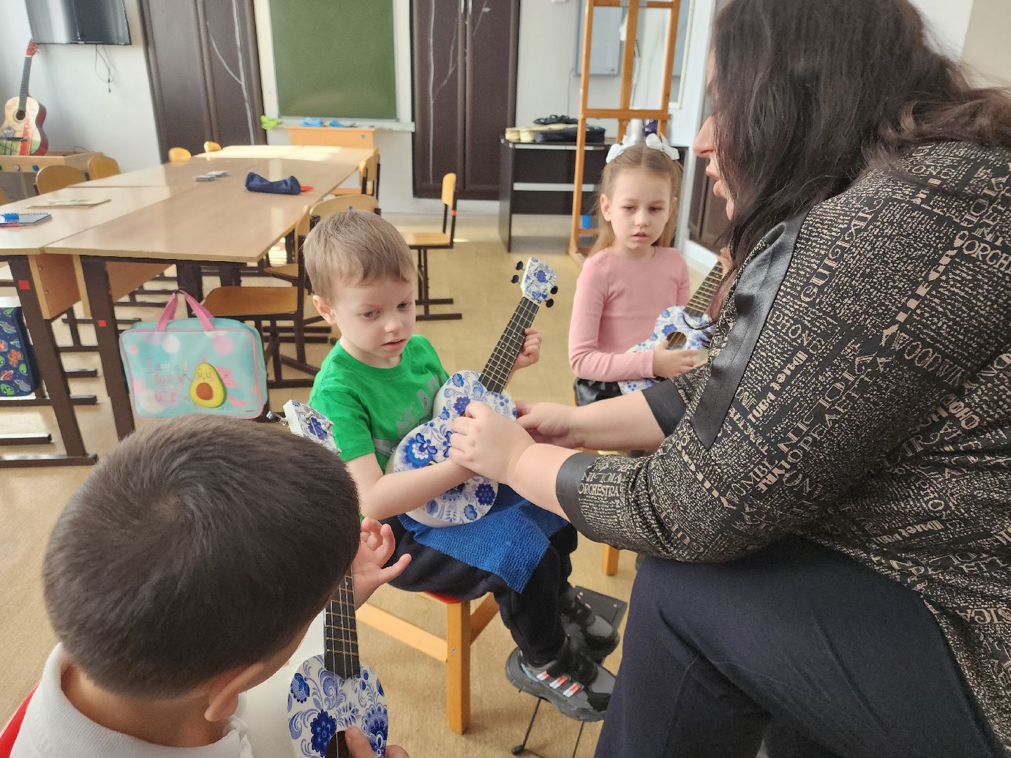 Зарайск, Школа искусств Зарайск, укулеле, укулеле для дошкольников, обучение игре на укулеле,