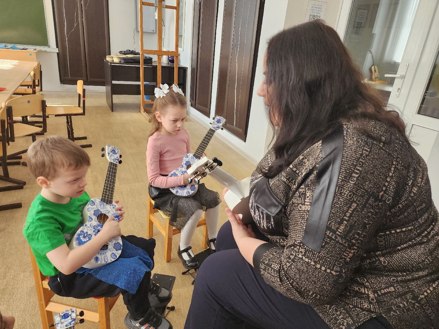 Зарайск, Школа искусств Зарайск, укулеле, укулеле для дошкольников, обучение игре на укулеле,