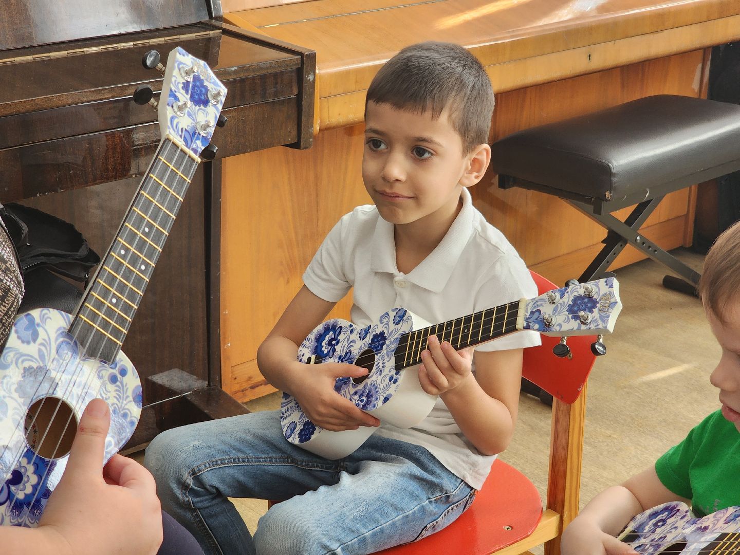 Зарайск, Школа искусств Зарайск, укулеле, укулеле для дошкольников, обучение игре на укулеле,