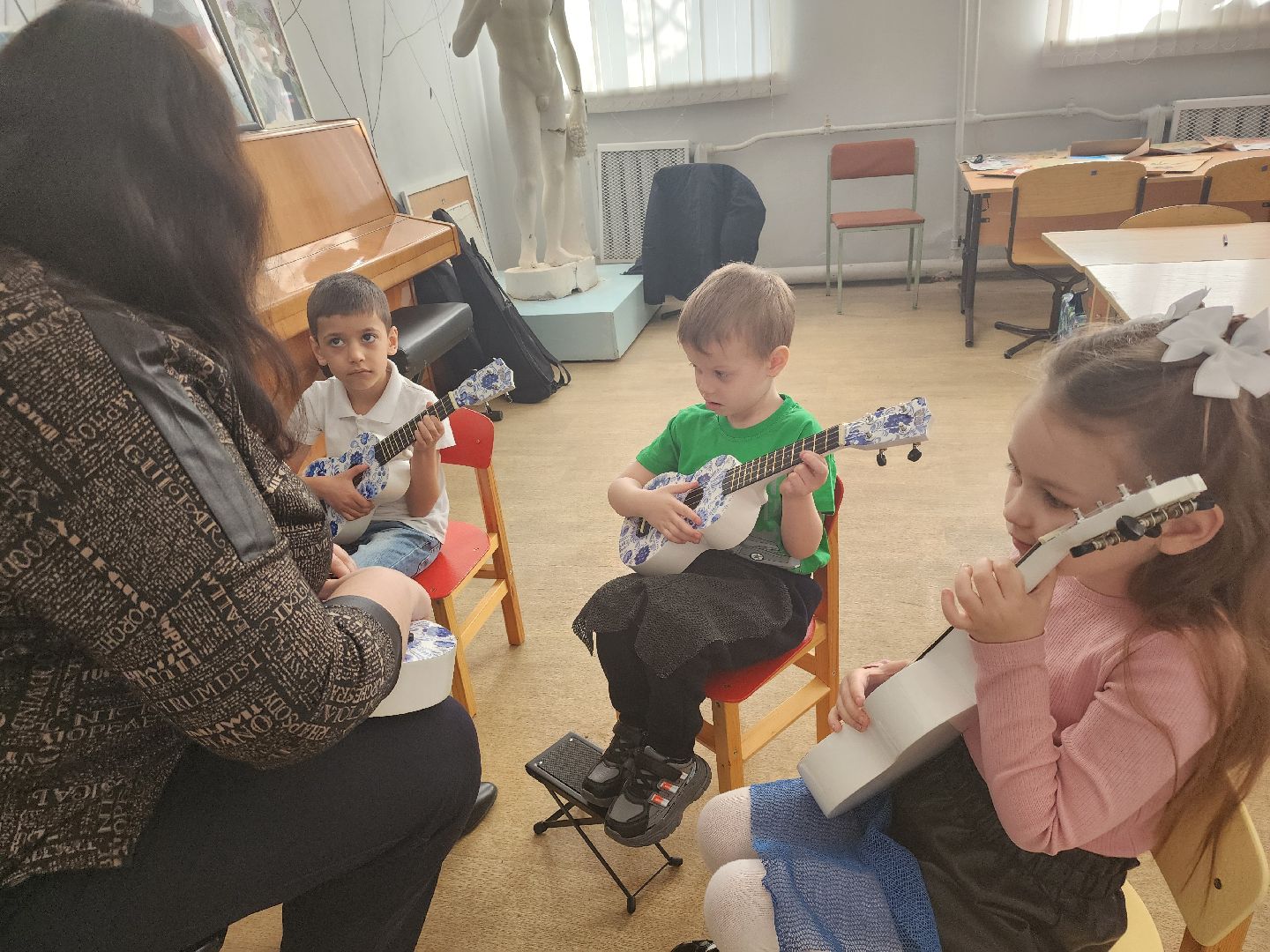 Зарайск, Школа искусств Зарайск, укулеле, укулеле для дошкольников, обучение игре на укулеле,