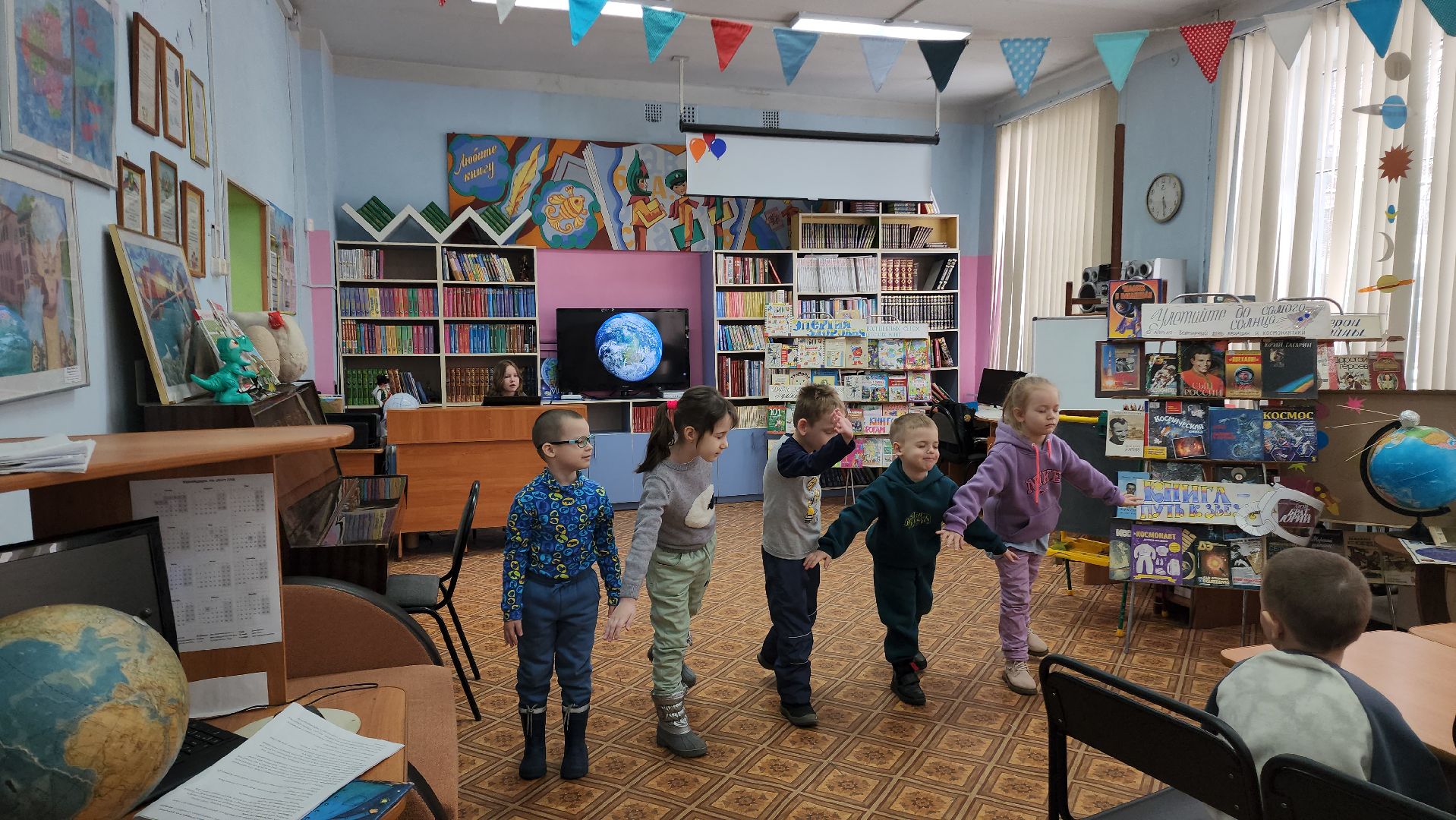 дети, шатура, шатурская детская библиотека, день космонавтики, ракета победы,