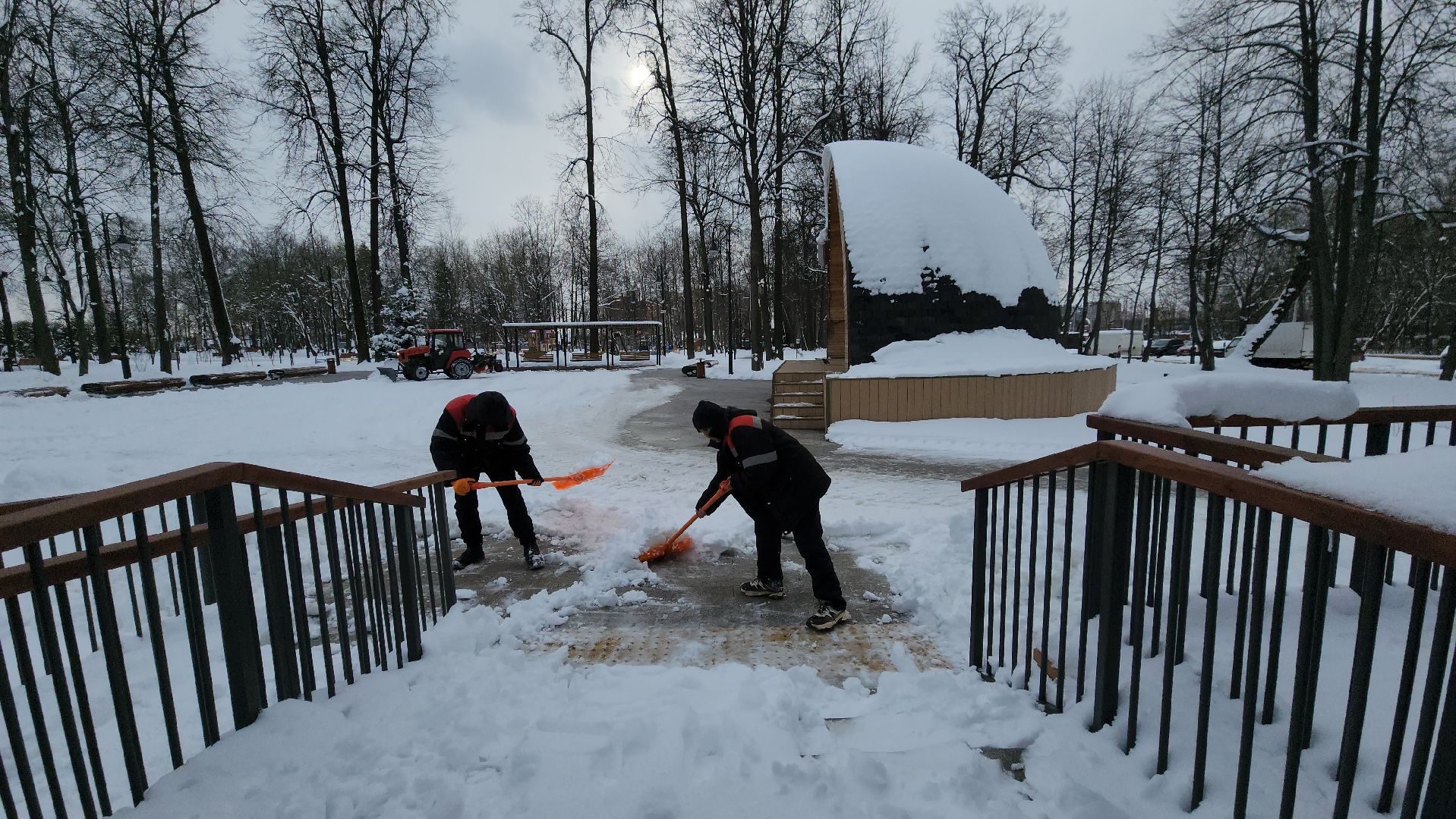 Уборка снега, Снег, Парк, коммунальная техника, Лобня,