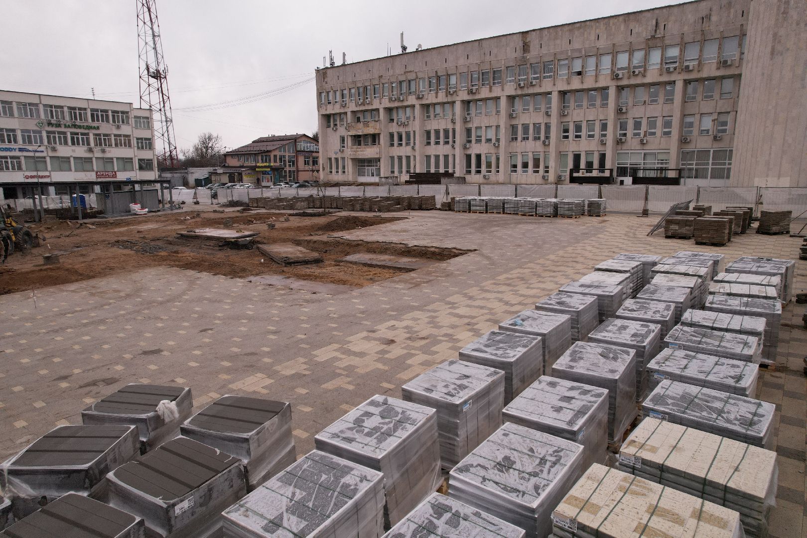 установка стелы в рузе, стела на центральной площади рузы,видео с коптера,