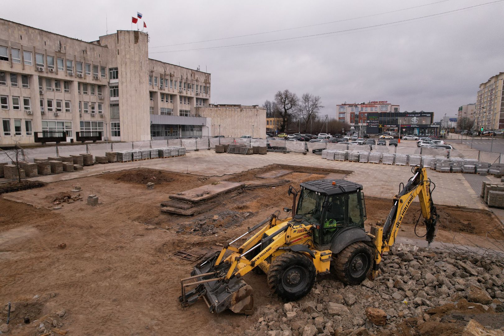 установка стелы в рузе, стела на центральной площади рузы,видео с коптера,