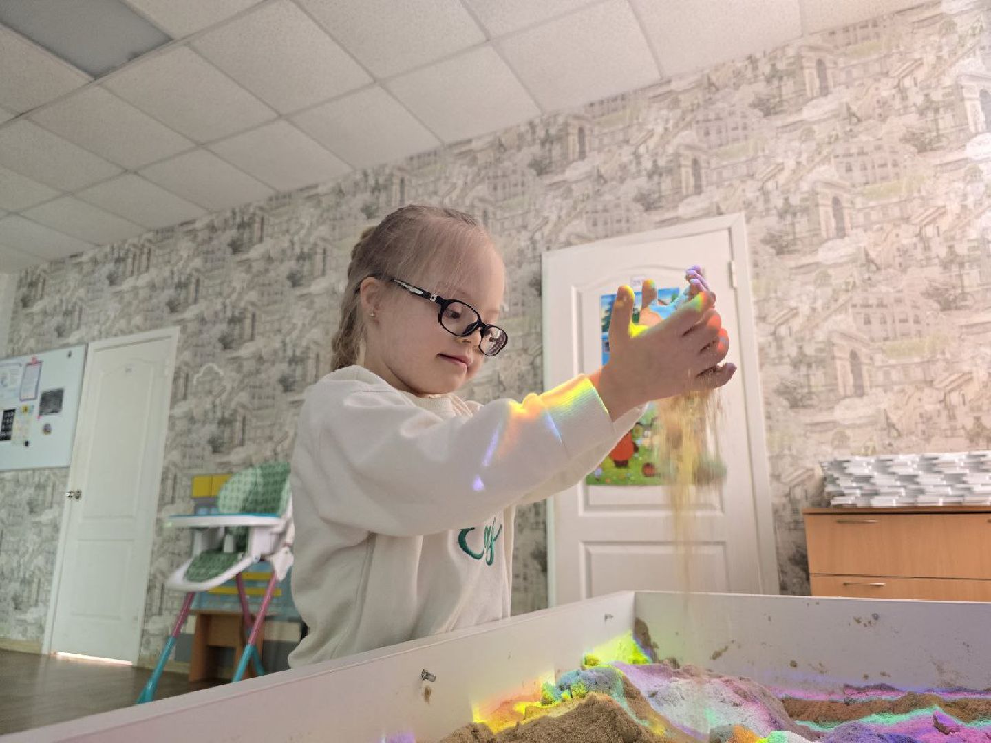 можайск, можайский муниципальный округ, подмосковье, комплексный центр можайский, песочная терапия, современные методы терапии, интерактивная песочница, Рисование песком на световых столах,