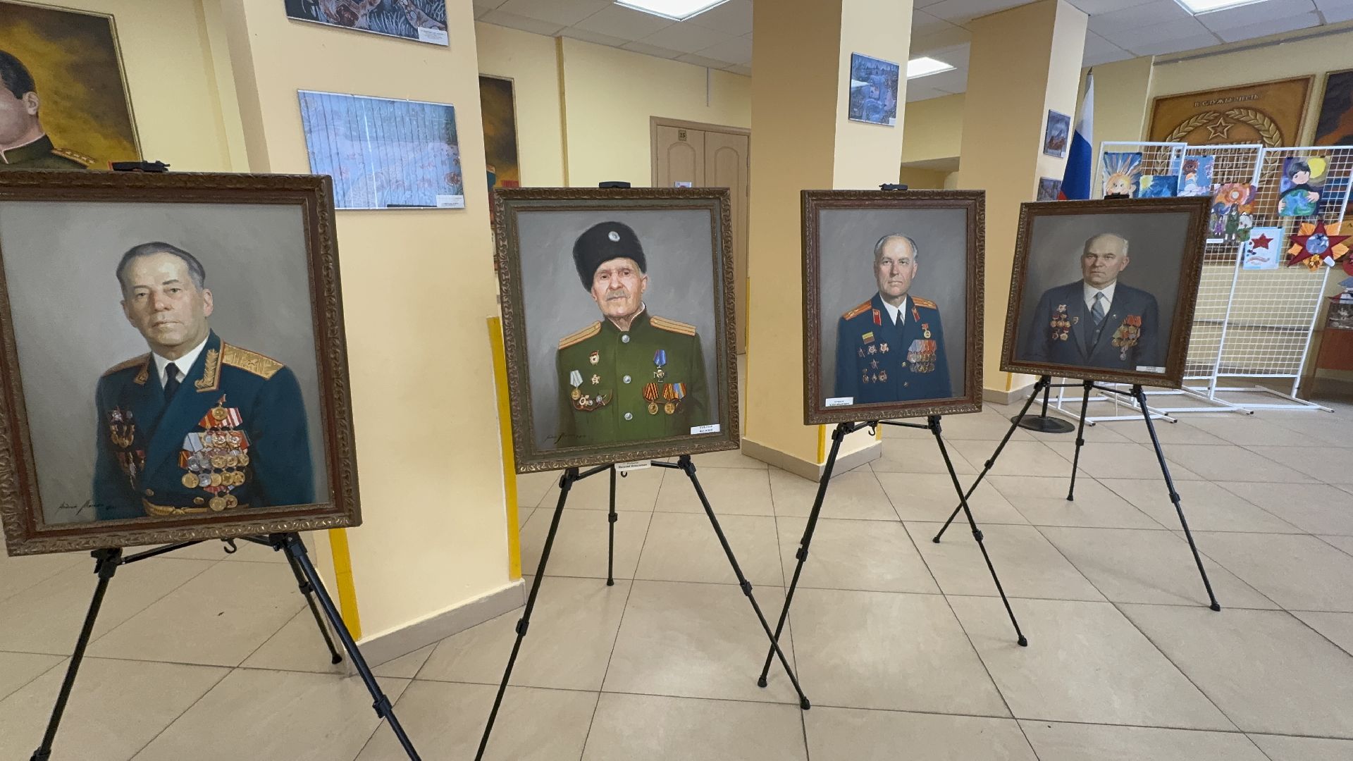 солнечногорск, выставка, день победы, художник, картины, жители,