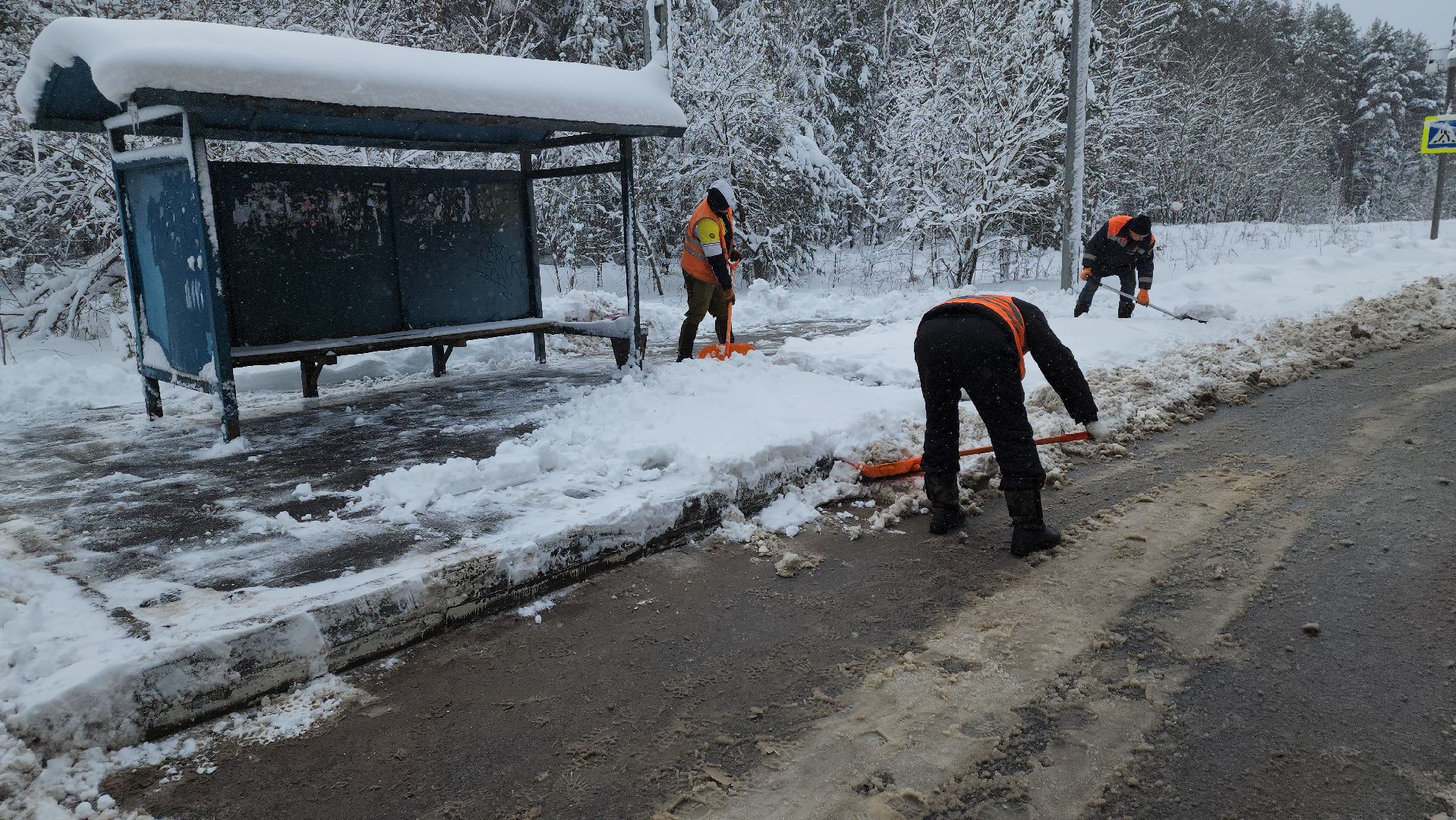 Щелково, уборка снега, автобусные остановки, уборка остановок,